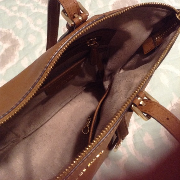 Michael Kors purse - Picture 4 of 4